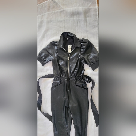 NWT! Express Faux Leather Women's Straight-Leg Belted Jumpsuit Size XS - Picture 6 of 17